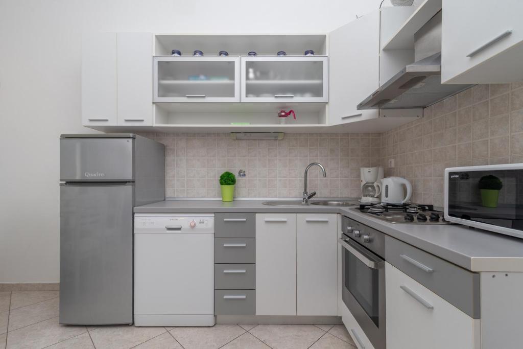Kuchyň nebo kuchyňský kout v ubytování Apartments Villa Jelena