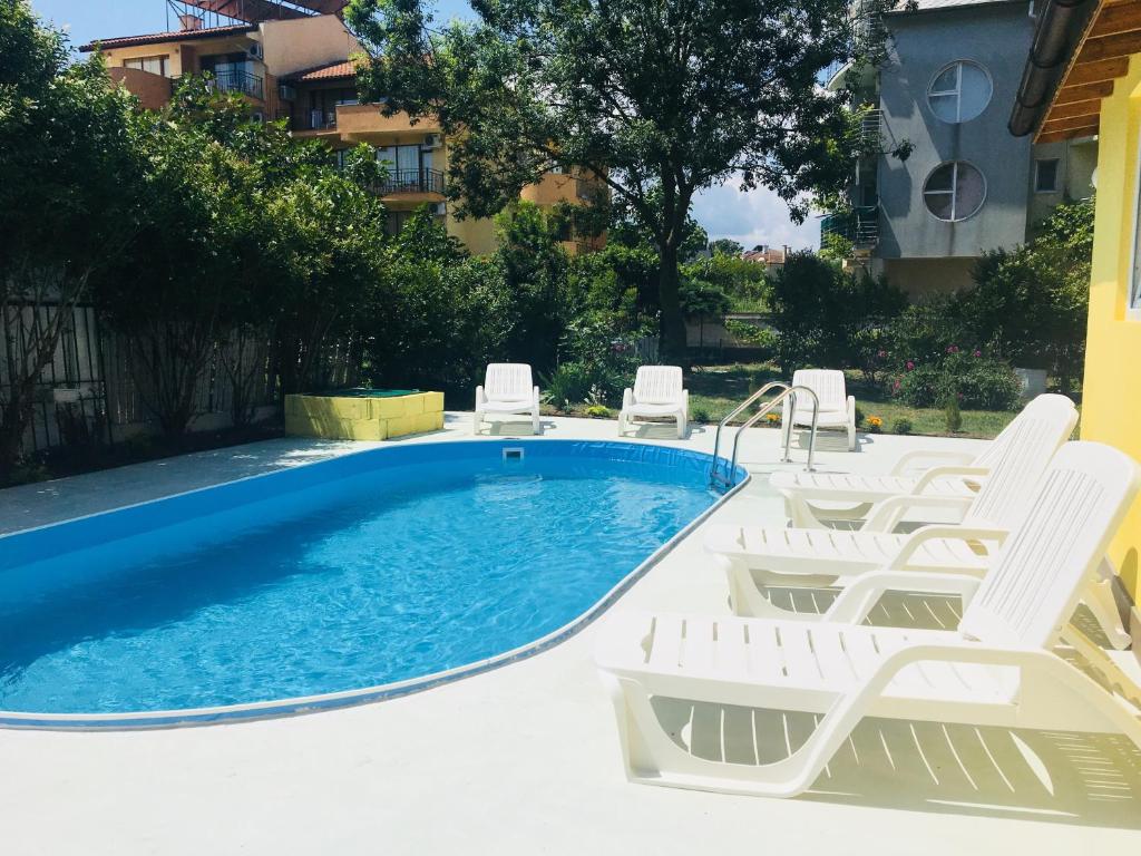Bazén v ubytování Hotel Elmaz nebo v jeho okolí