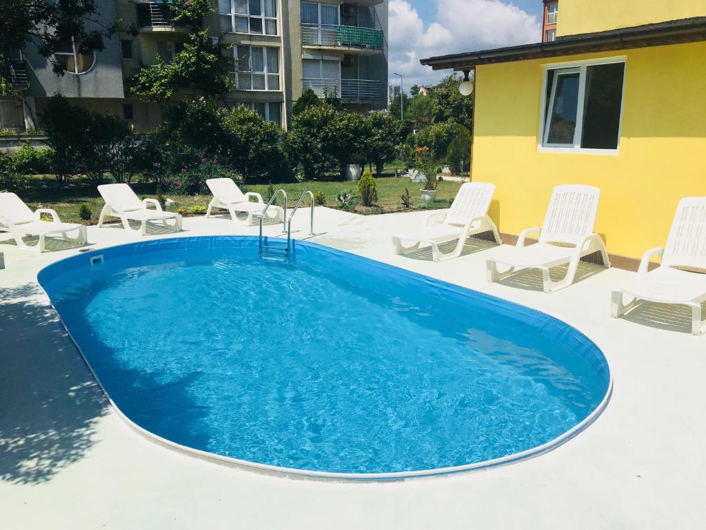 Bazén v ubytování Hotel Elmaz nebo v jeho okolí