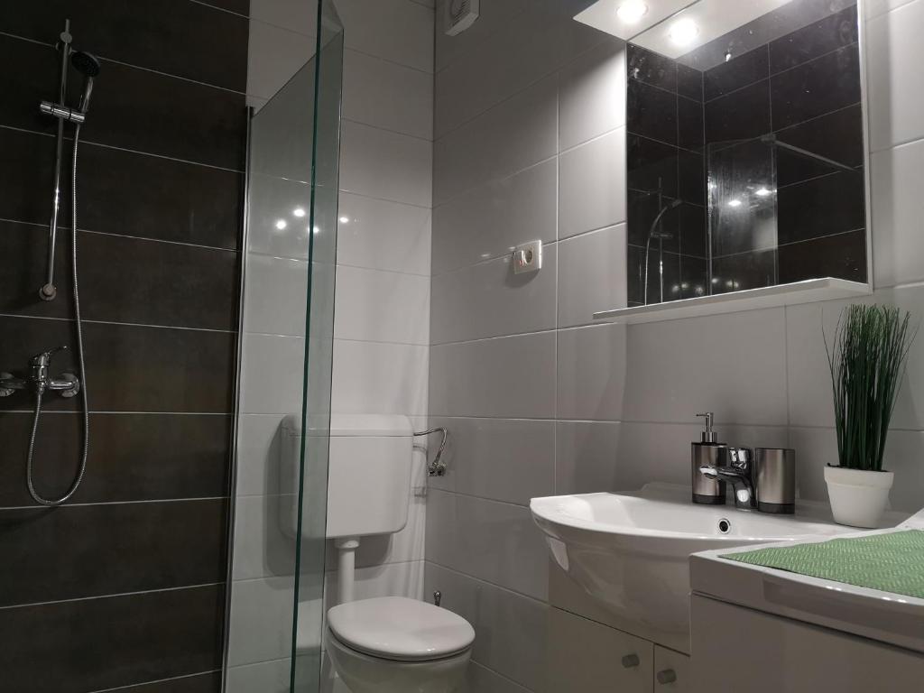 Koupelna v ubytování Štinjan: Modern Relaxing Apartments