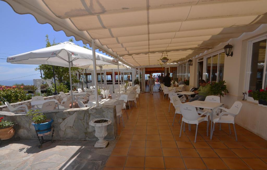 Restaurace v ubytování Hotel Al-Andalus