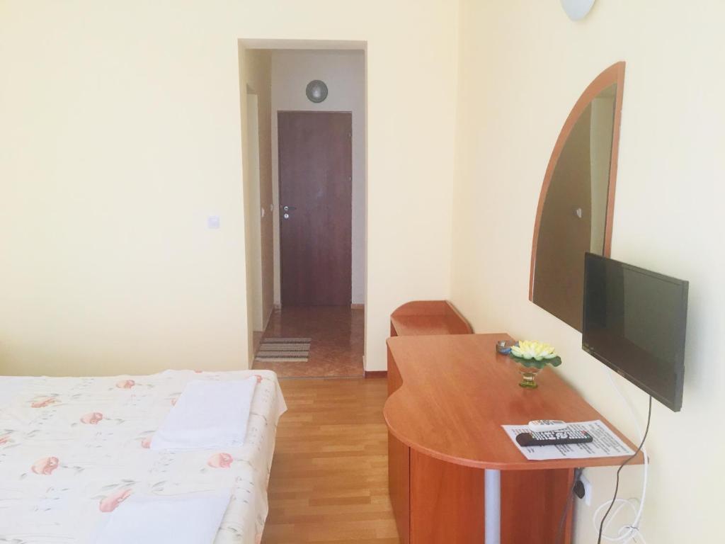 TV a/nebo společenská místnost v ubytování Hotel Elmaz