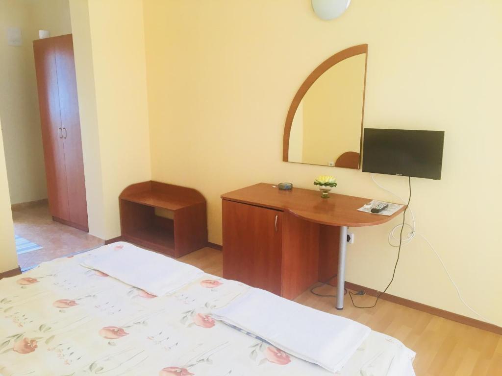 TV a/nebo společenská místnost v ubytování Hotel Elmaz
