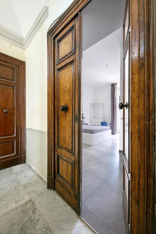 President Suites - Large Double Room With Balcony