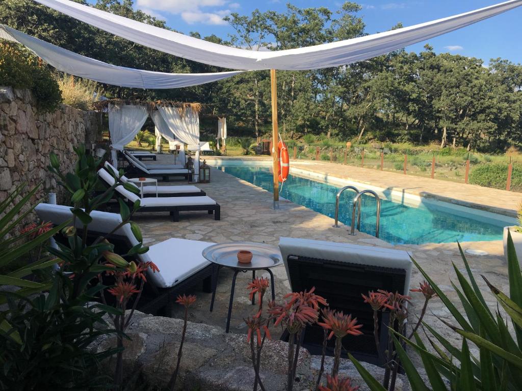 The swimming pool at or close to El Sosiego