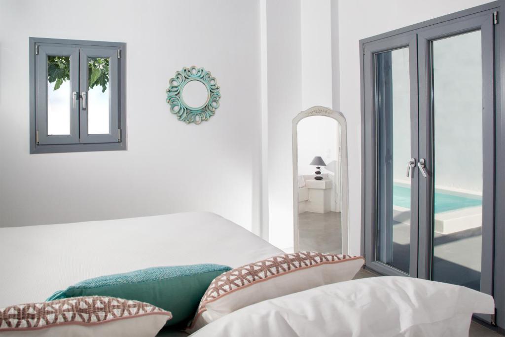 Postel nebo postele na pokoji v ubytování Villa Del Sol Santorini