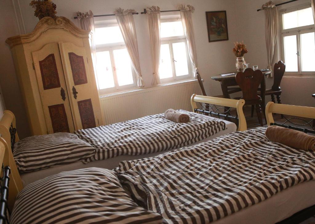 Postel nebo postele na pokoji v ubytování Krumlovské domky
