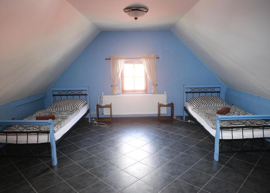 Postel nebo postele na pokoji v ubytování Krumlovské domky
