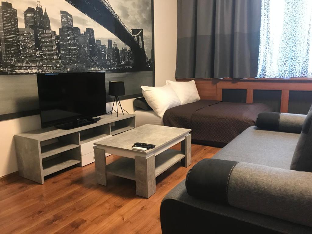TV a/nebo společenská místnost v ubytování Old Town Boutique Apartments