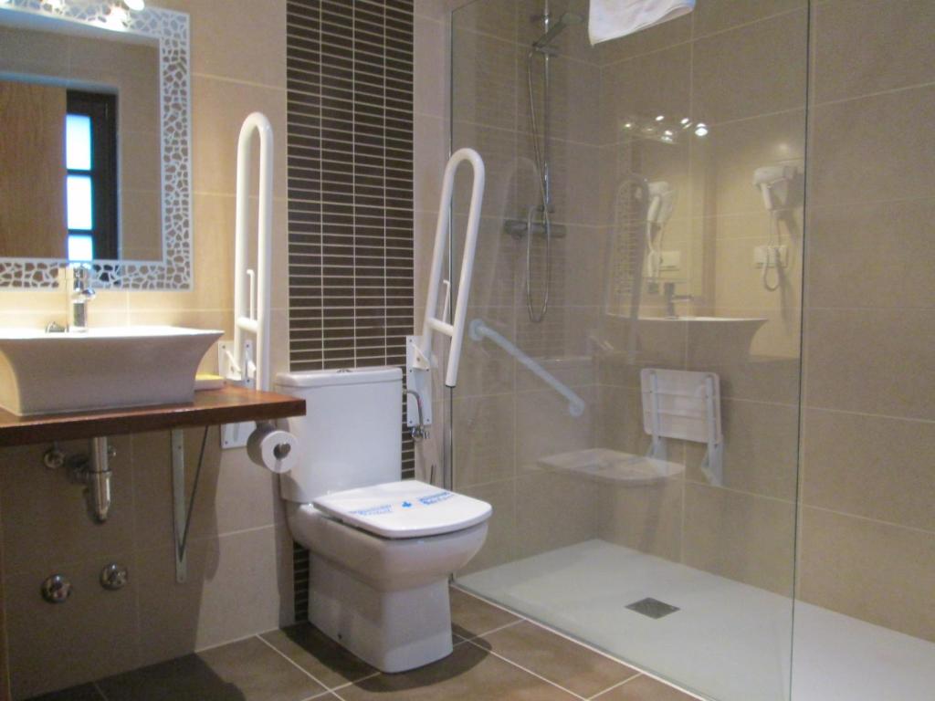 Koupelna v ubytování Hostal Otsoa