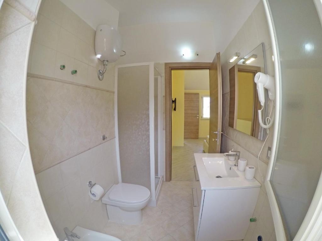 a white bathroom with a toilet and a sink at BB Aretè in Scilla
