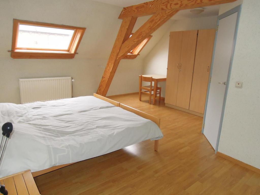 Postel nebo postele na pokoji v ubytování KLOOSTERSTRAAT40