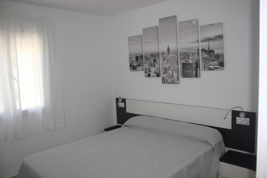 Un pat sau paturi într-o cameră la Bungalow Zenia Boulevar