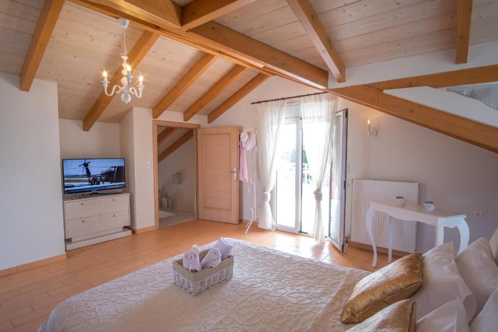 Łóżko lub łóżka w pokoju w obiekcie Ria Villa Preveza