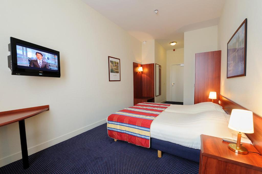 Postel nebo postele na pokoji v ubytování Boulevard Hotel Scheveningen