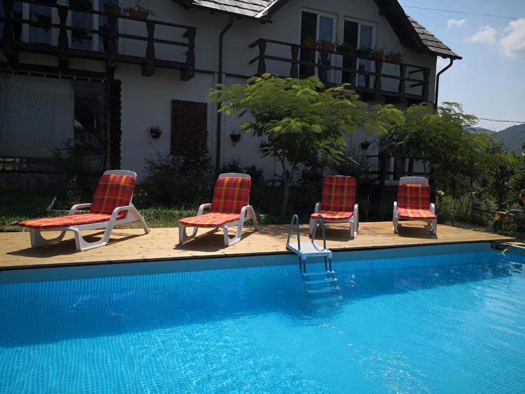 a group of chairs sitting next to a swimming pool at Alegria in Eşelniţa