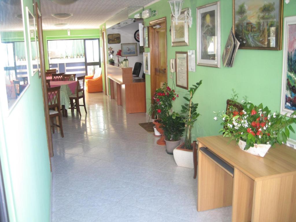 a room with green walls and potted plants at Verde Mare in Silvi Marina