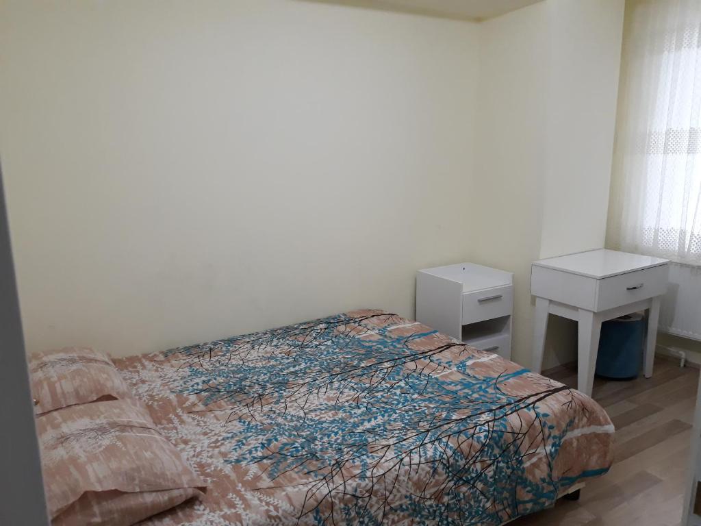 Postel nebo postele na pokoji v ubytování Cerit Pansiyon