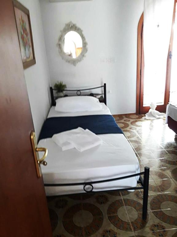 Posteľ alebo postele v izbe v ubytovaní Apollonion Apartment Aigina