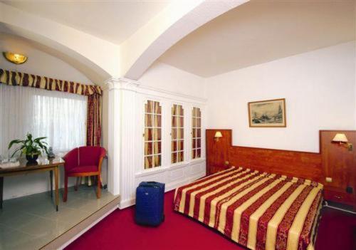 Postel nebo postele na pokoji v ubytování Hotel Preuss im Dammtorpalais