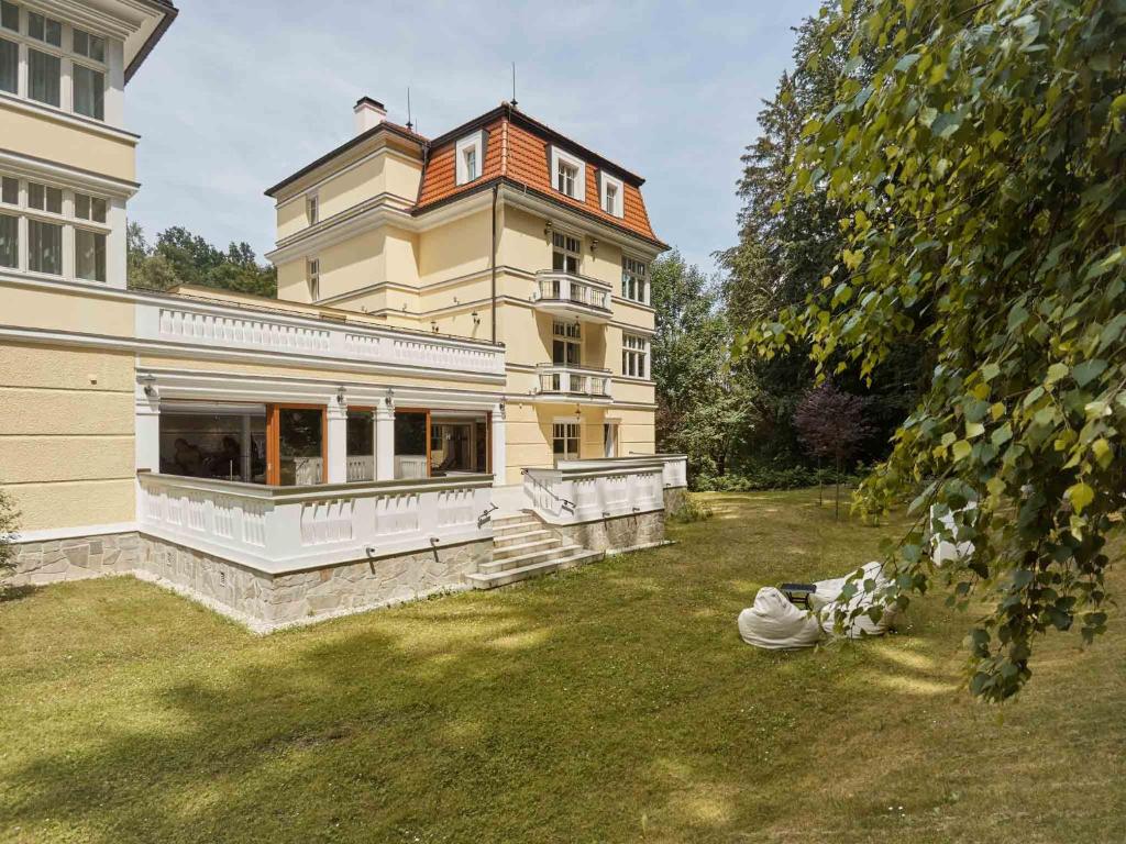 Photo de la galerie de l'établissement Apartment Villa Dionysus, à Karlovy Vary