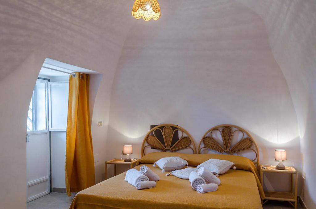 A bed or beds in a room at Corte Regina