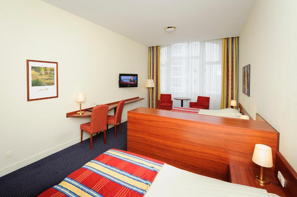 Postel nebo postele na pokoji v ubytování Boulevard Hotel Scheveningen
