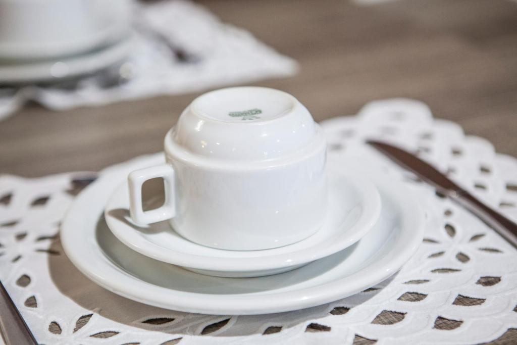 Comodidades para preparar café e chá em Pousada Sol e Mar