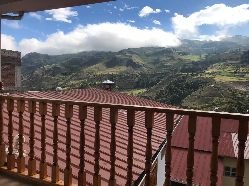 Nespecifikovaný výhled na hory nebo výhled na hory při pohledu z hostelu