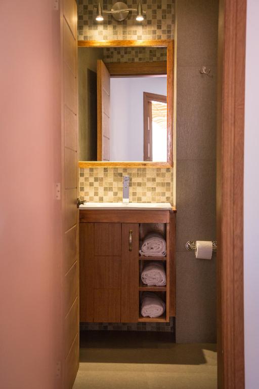 Koupelna v ubytování Community Hostel Alausi