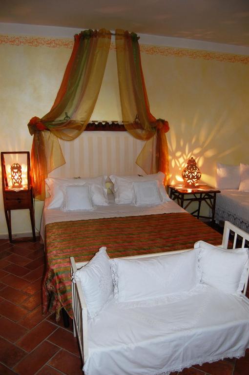 A bed or beds in a room at B&B Vento di Rose