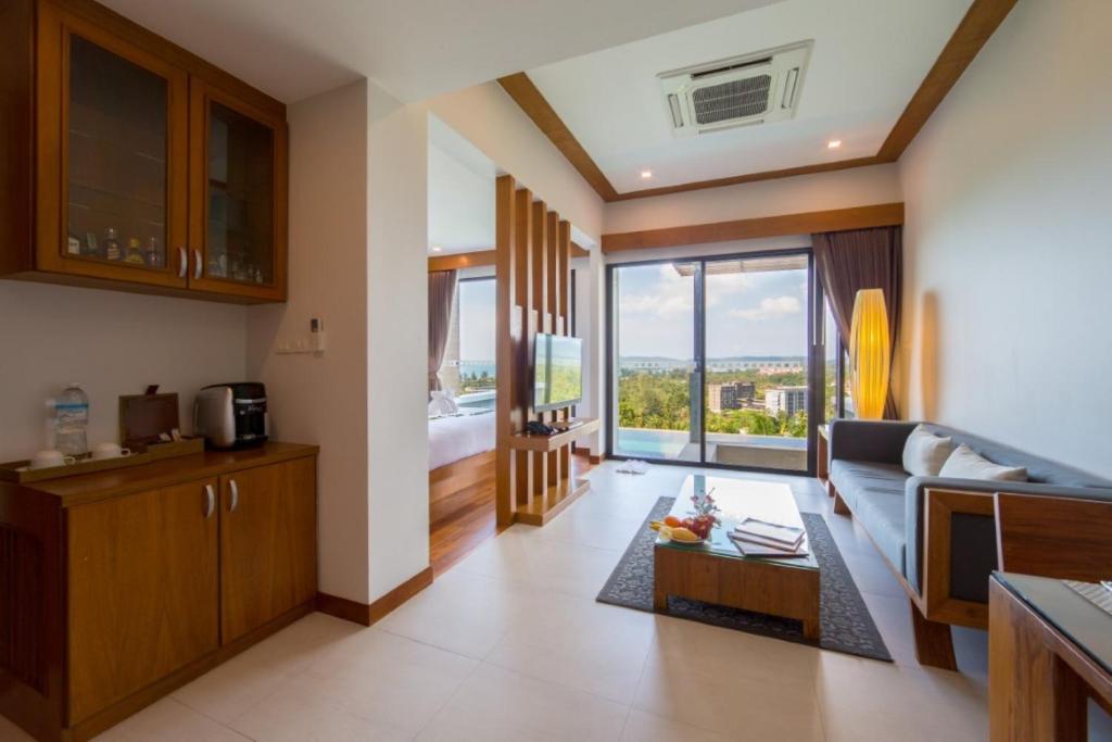 Kuchyň nebo kuchyňský kout v ubytování Andakiri Pool Villa Panoramic Sea View