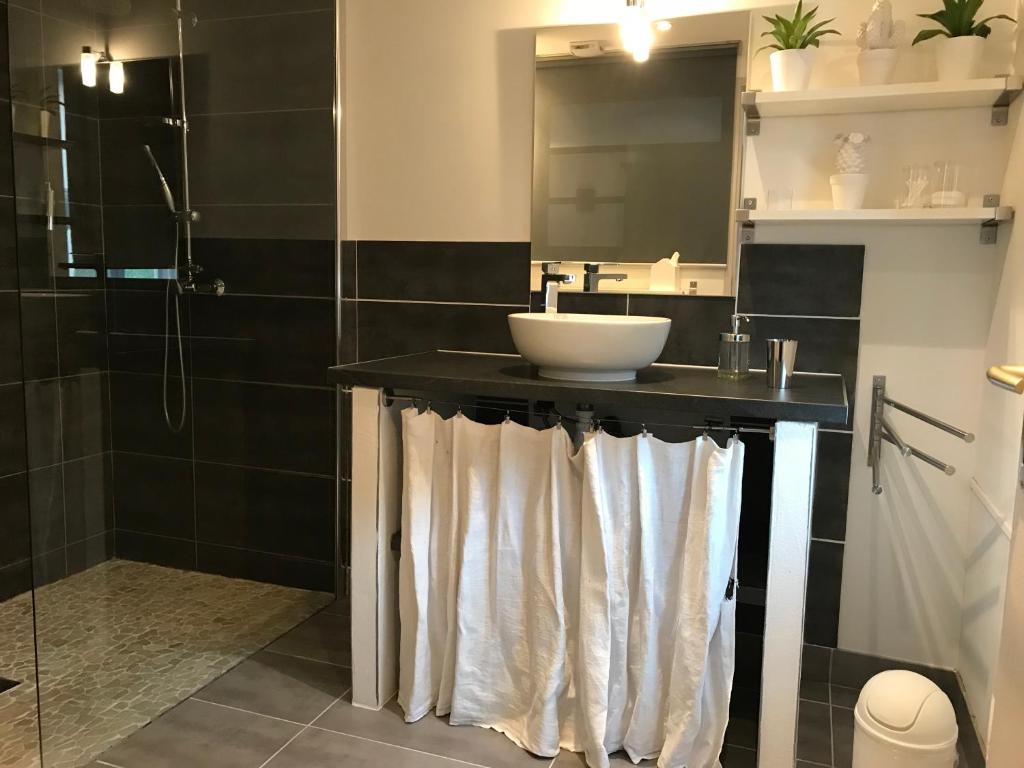 Kuchyň nebo kuchyňský kout v ubytování Chambres d'Hotes Au Val Dormant
