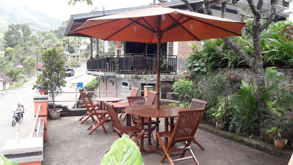 Bintang Bungalow Tour & Travel - Economy Double Room