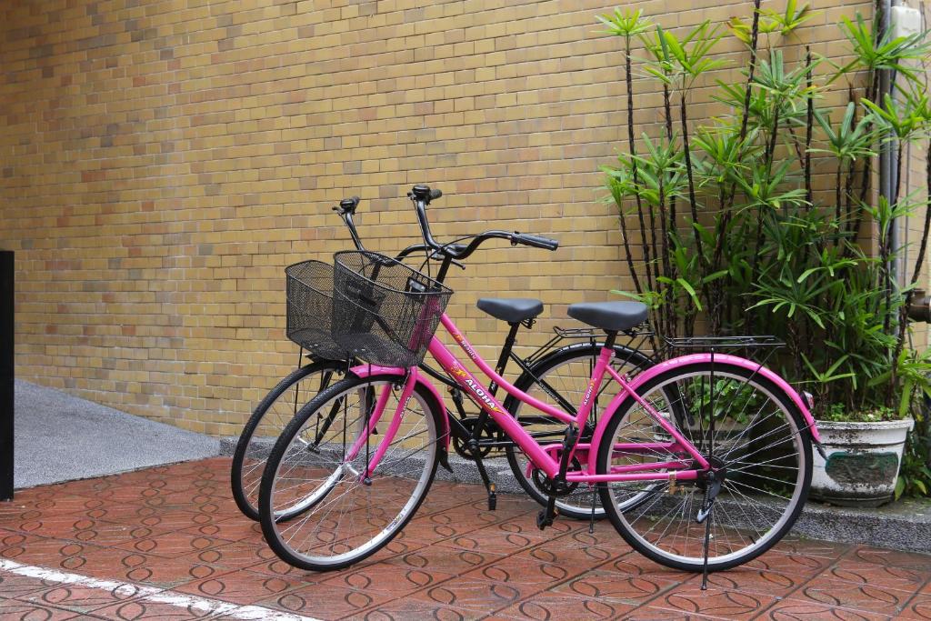 a pink bike parked next to a brick wall at Chiayi Crown Hotel in Chiayi City