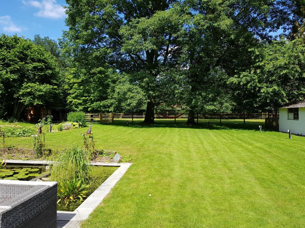 Zahrada ubytování The Two Oaks - Private garden for guests