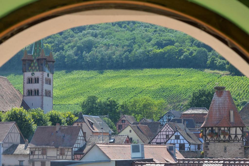 Nespecifikovaný výhled na hory nebo výhled na hory při pohledu z hotelu