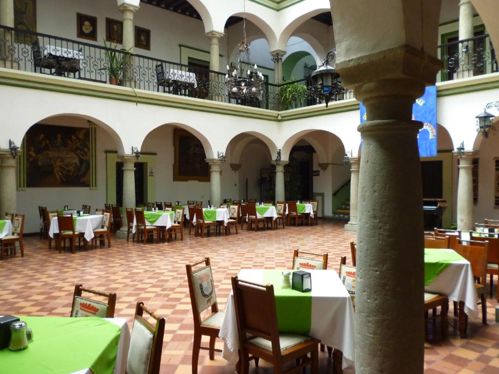 En restaurang eller annat matställe på Hotel Monte Alban - Solo Adultos
