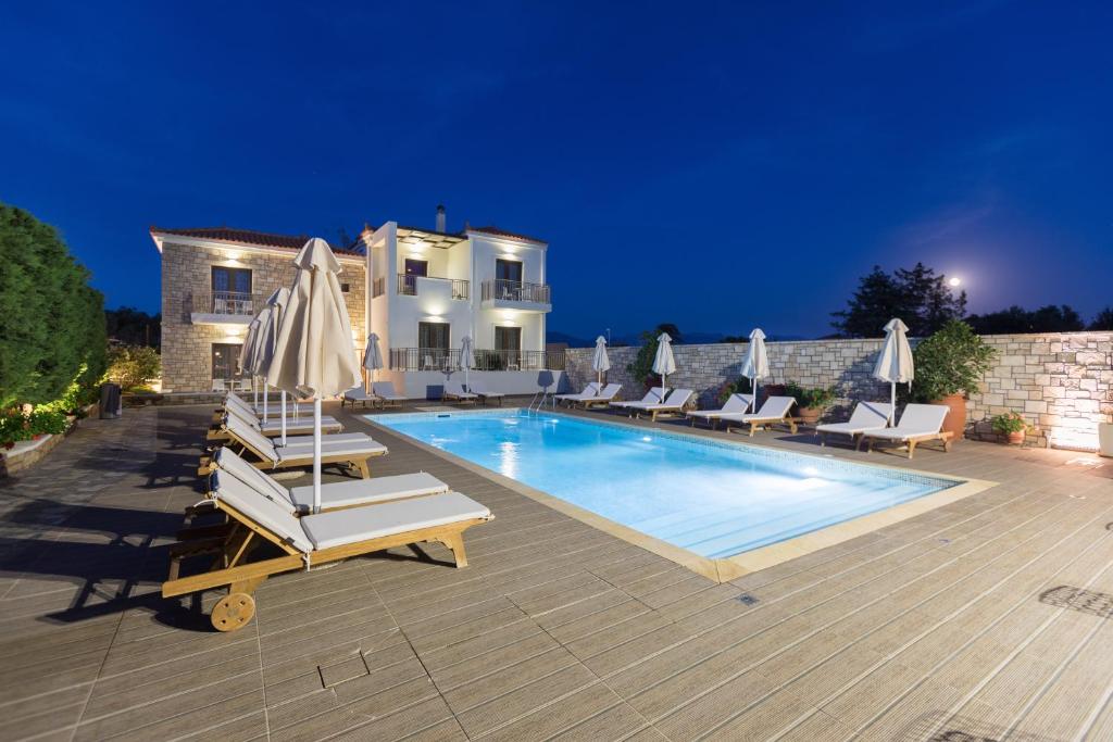 Bazén v ubytování Elafonisos Resort nebo v jeho okolí