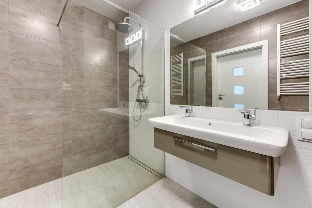 Kúpeľňa v ubytovaní GRANO APARTMENTS Gdańsk Motława SPA & Wellness