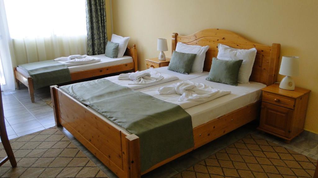 Postel nebo postele na pokoji v ubytování Stemak Hotel