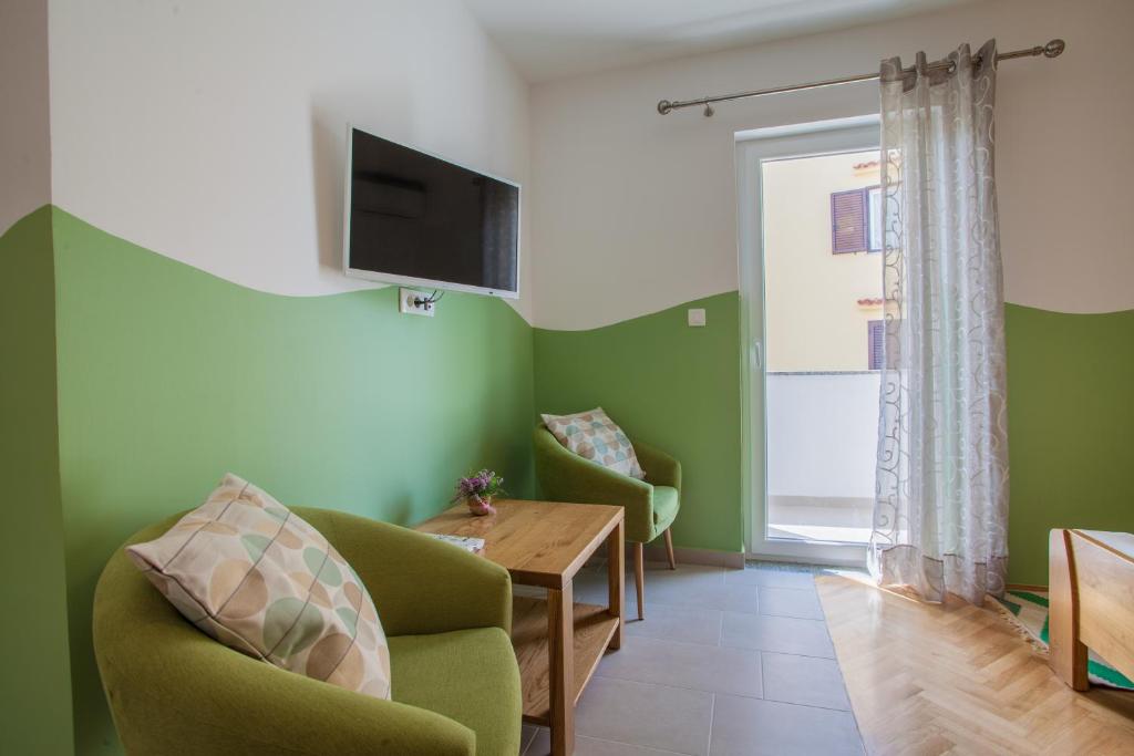 Televiisor ja/või meelelahutuskeskus majutusasutuses Guesthouse Maver