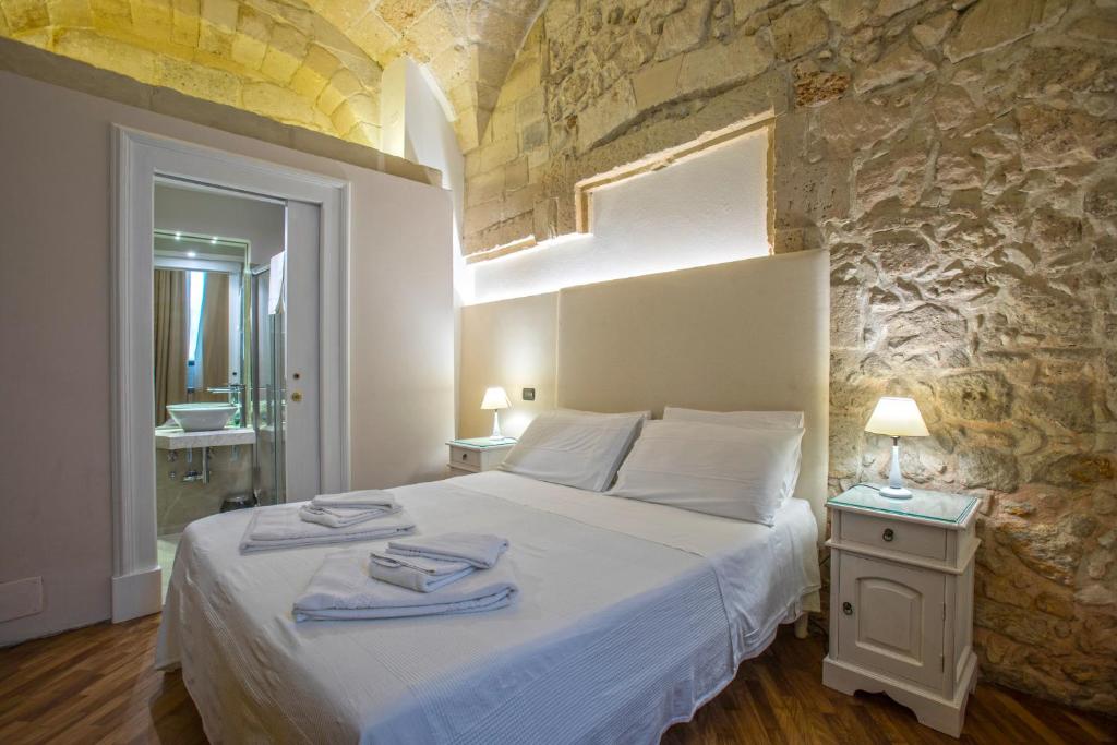 Postel nebo postele na pokoji v ubytování Chiesa Greca Suites - Lecce Selection