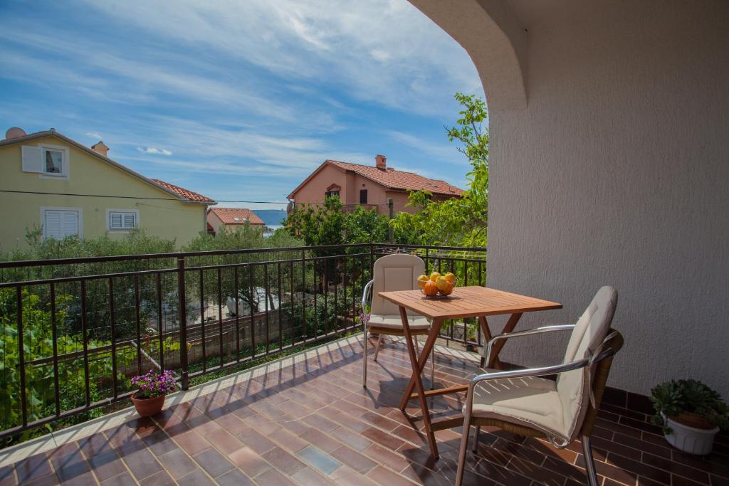 Rõdu või terrass majutusasutuses Guesthouse Maver