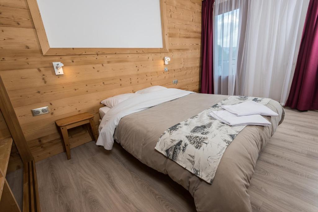 Postel nebo postele na pokoji v ubytování Hôtel Flor'Alpes