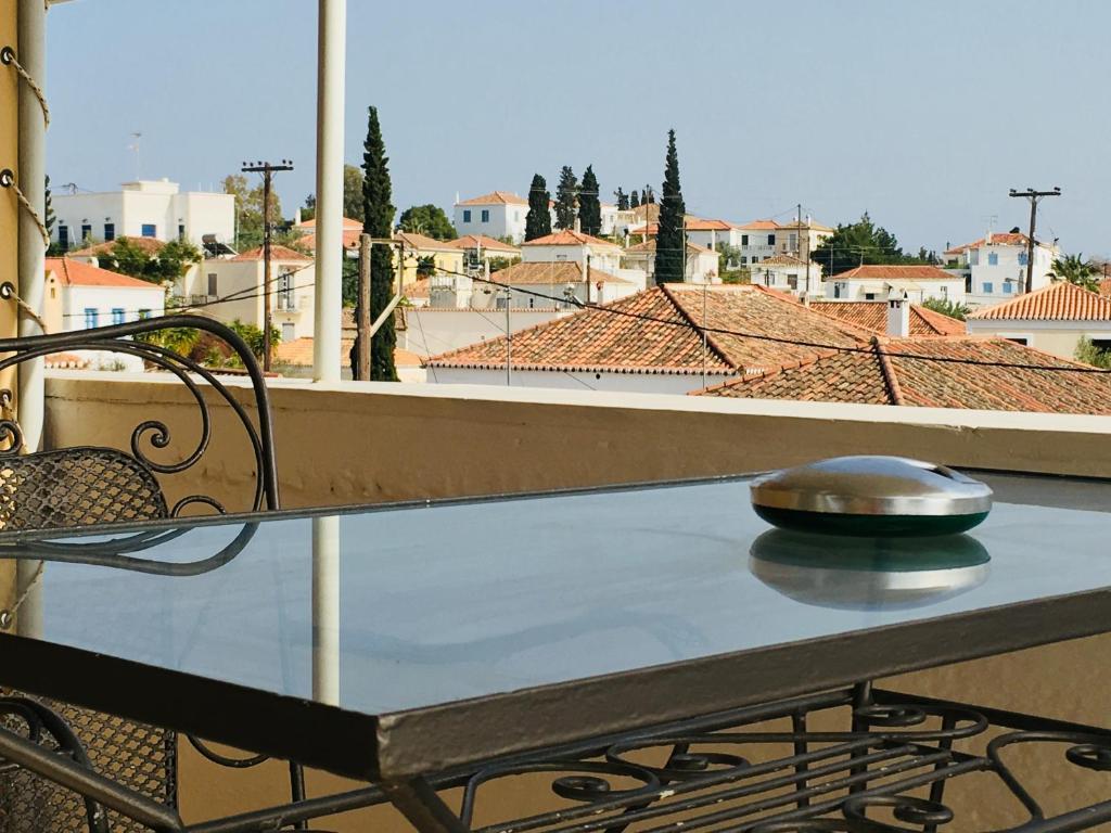 Rõdu või terrass majutusasutuses Kamelia Hotel