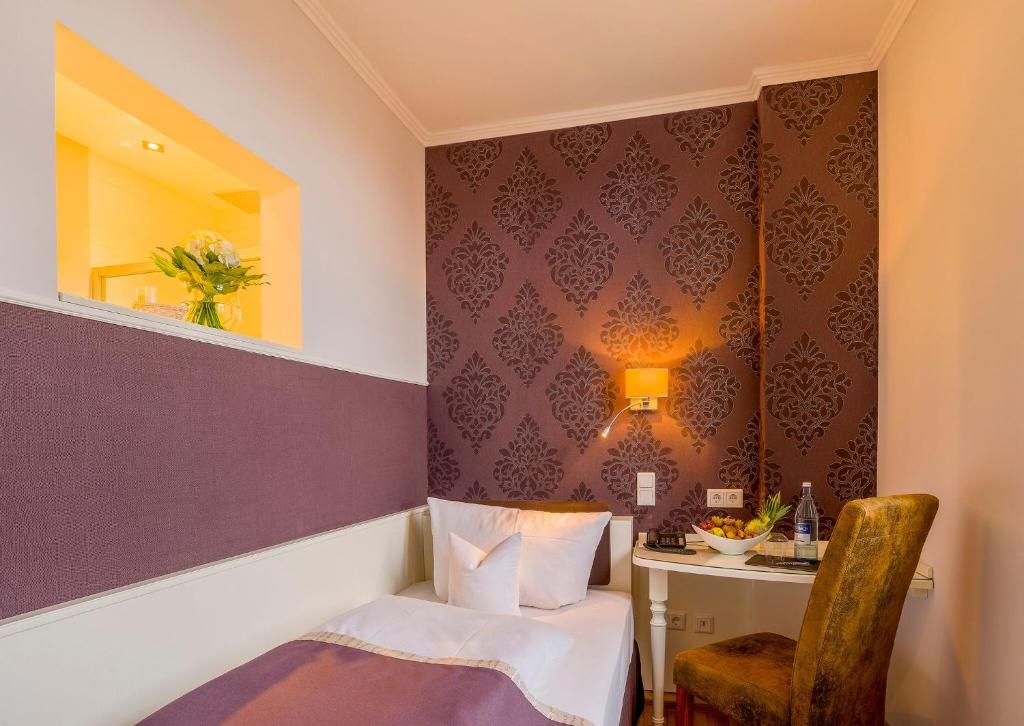 Postel nebo postele na pokoji v ubytování Hotel Krone