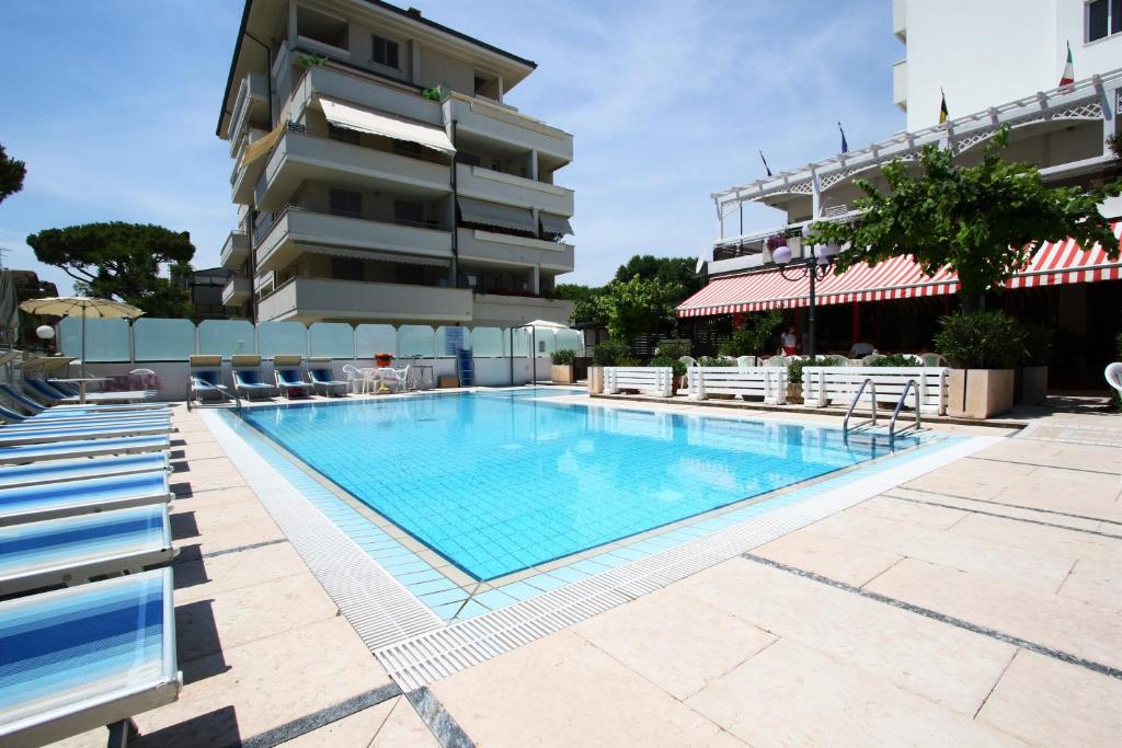 Bazén v ubytování Hotel De Amicis nebo v jeho okolí