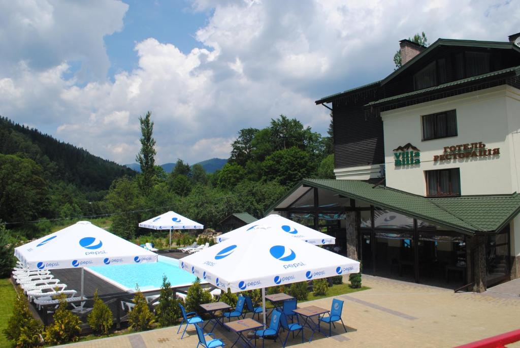 Nespecifikovaný výhled na hory nebo výhled na hory při pohledu z hotelu