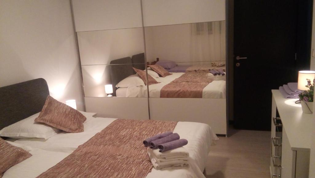 Postel nebo postele na pokoji v ubytování Deluxe Apartment Nika